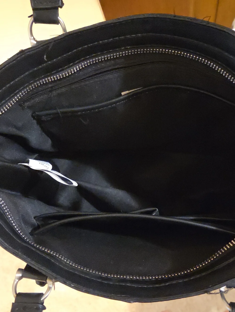 Universal Thread Handbag - Picture 2 of 7